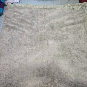 Cozy Green Fuzzy Fleece Throw / Blanket - Queen Size (Good Condition)